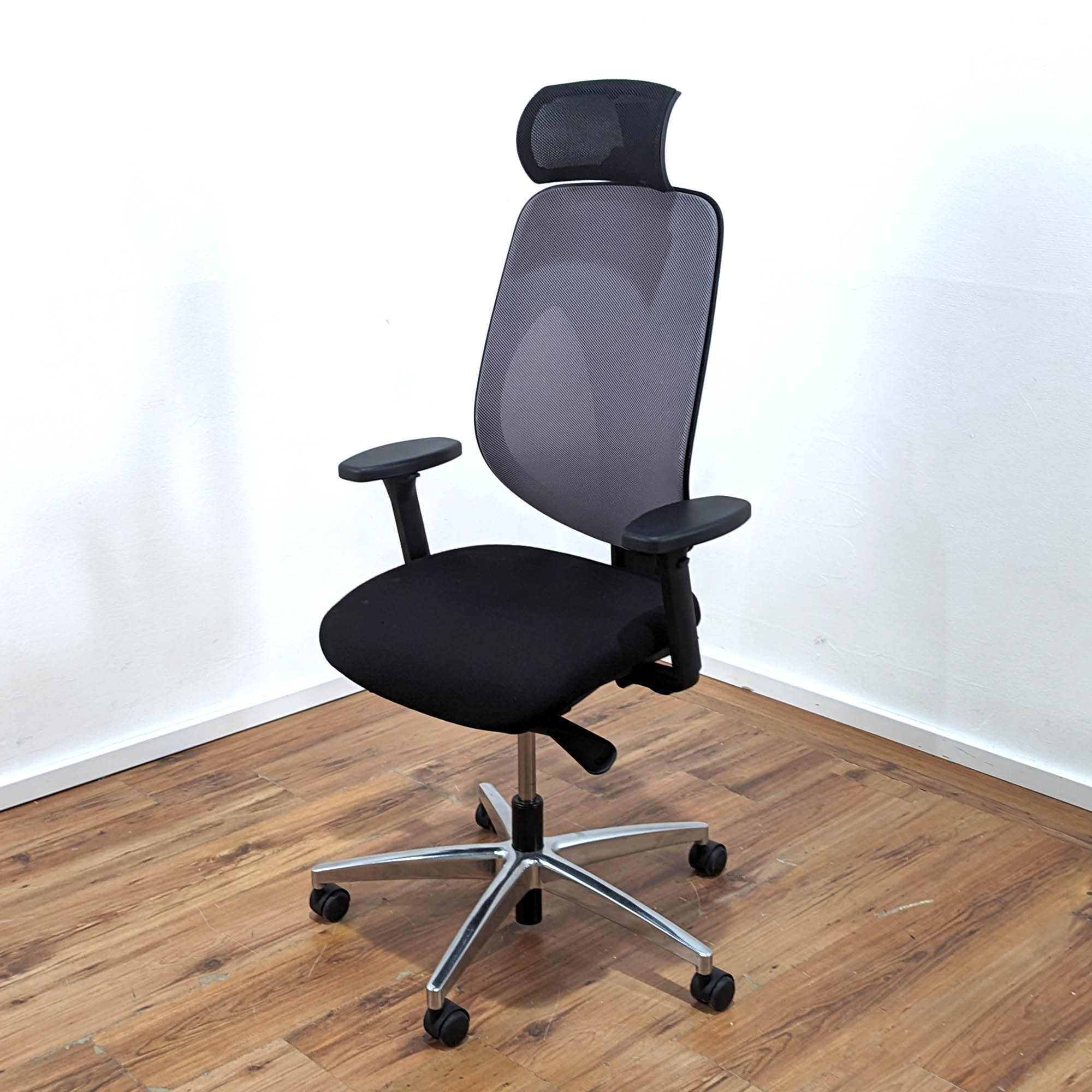 Giroflex Bürodrehstuhl Stoff schwarz - Netz-Rückenlehne grau - Kopfstütze 