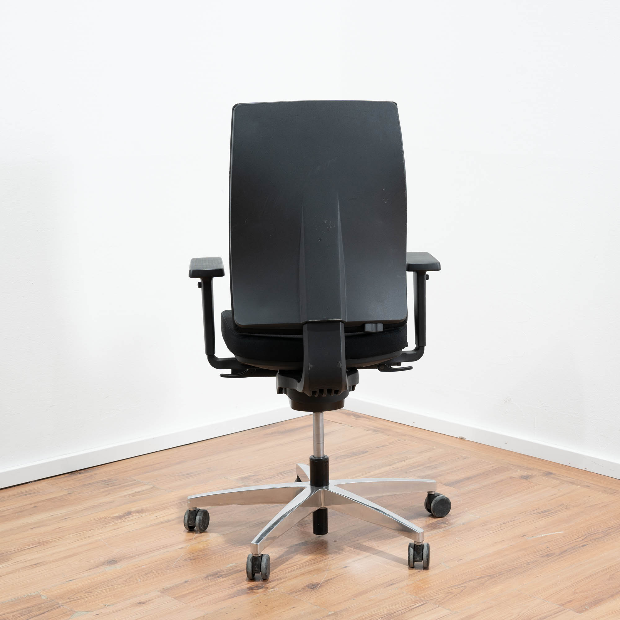 Steifensand Bürodrehstuhl Stoff schwarz - Rückenlehne Stoff schwarz - Chromgestell 