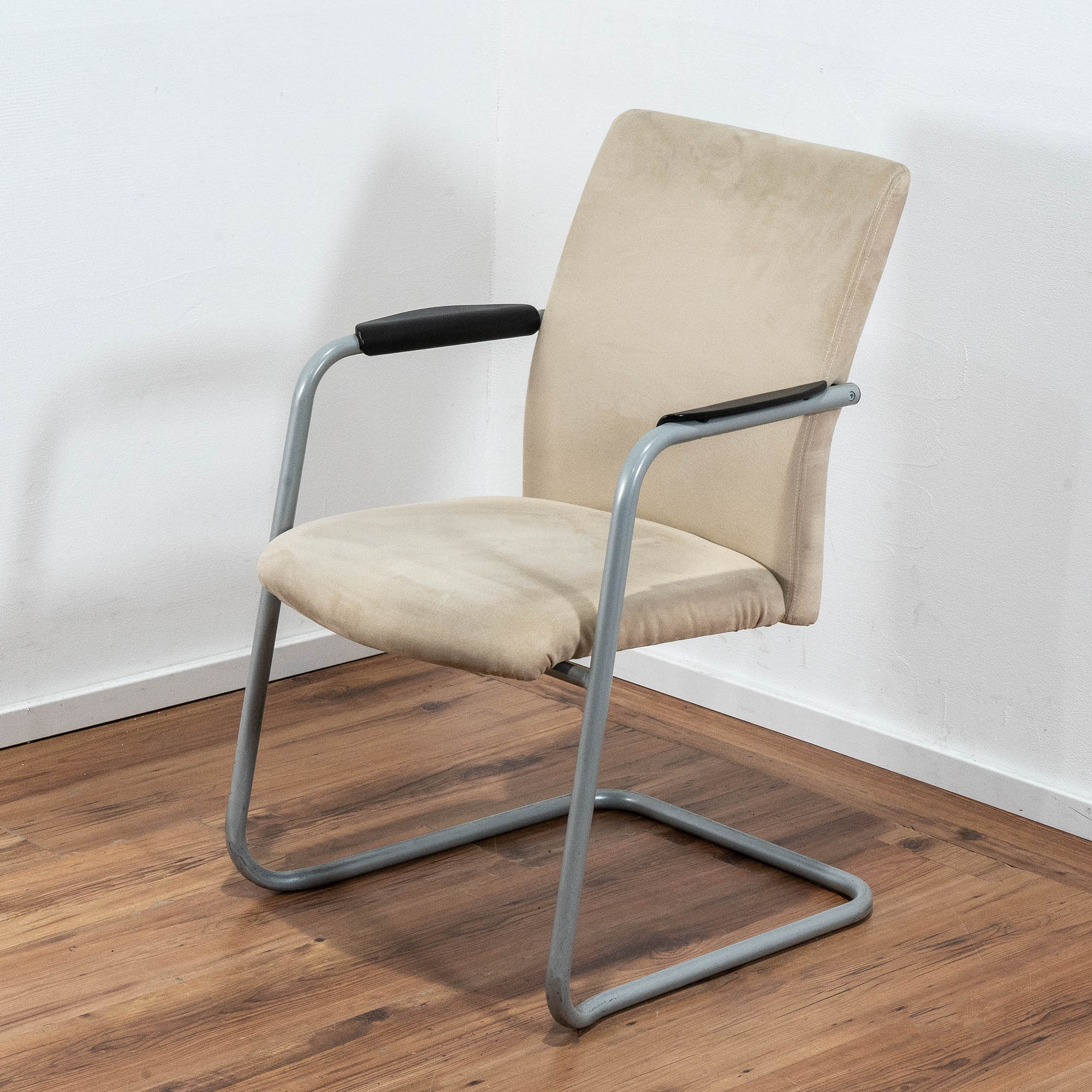 Rovo Chair Freischwinger mit Armlehnen - Samtbezug beige
