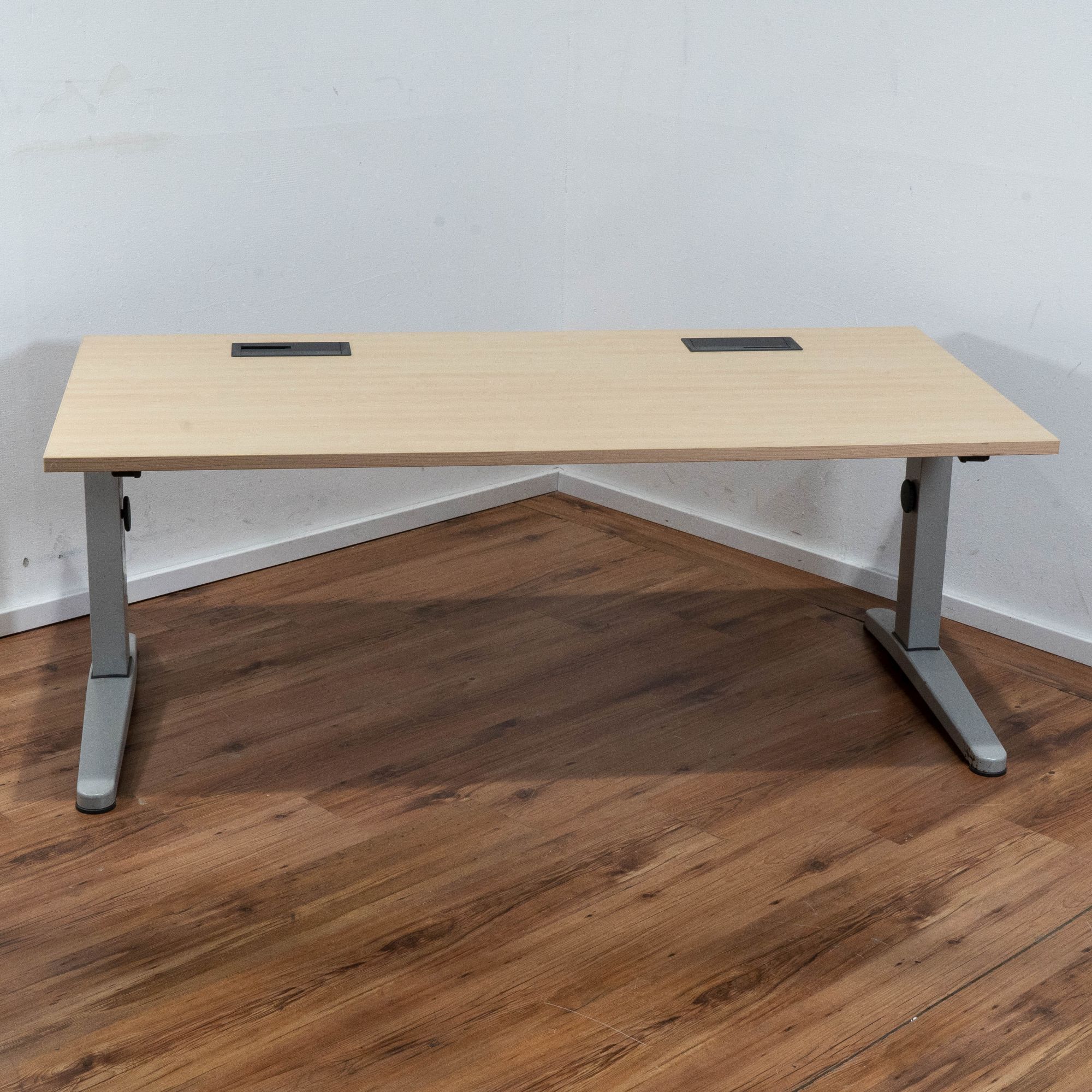 Miete: Steelcase Schreibtisch 160 x 80 cm
