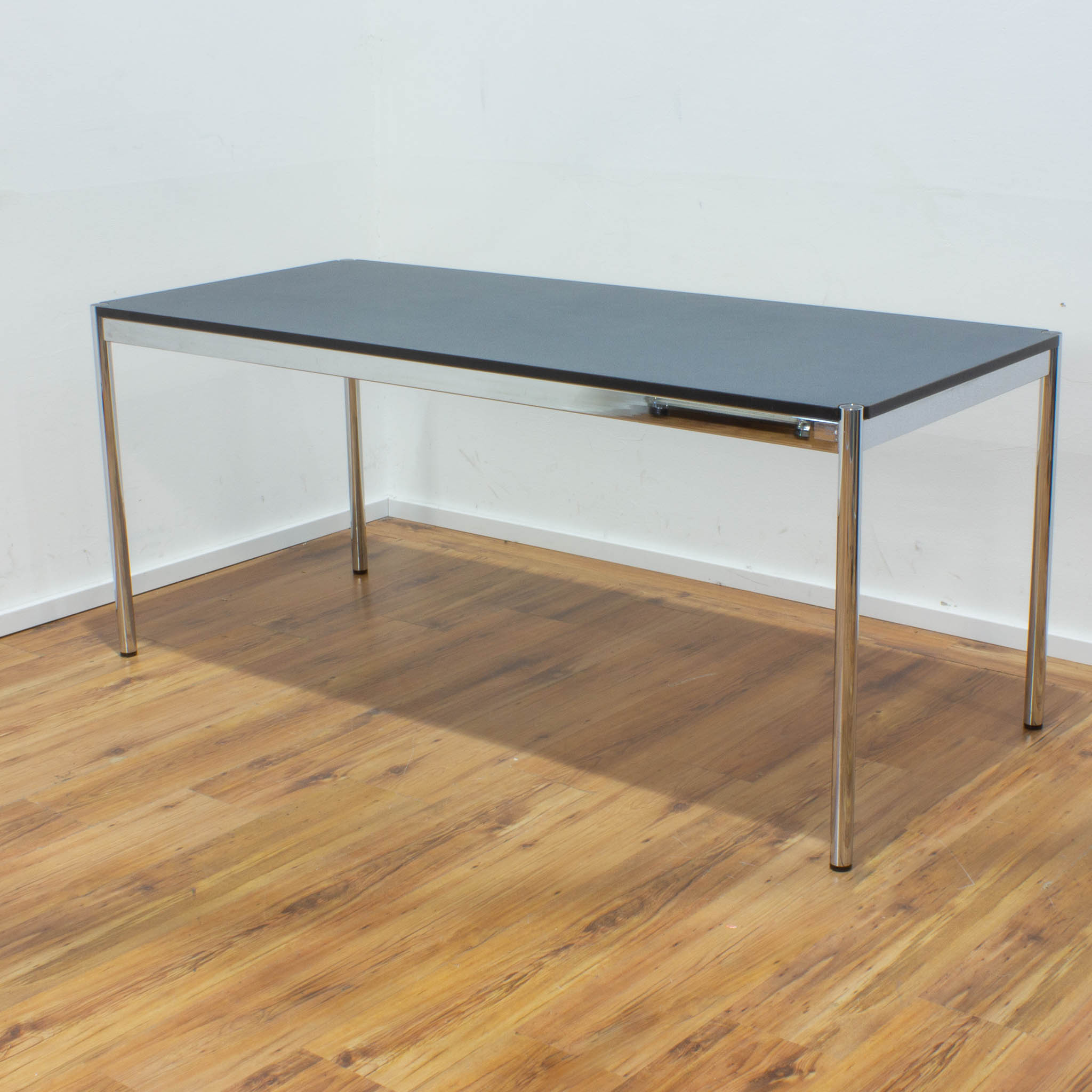 USM Haller Schreibtisch - Tischplatte grau steinoptik - 175 x 75 cm