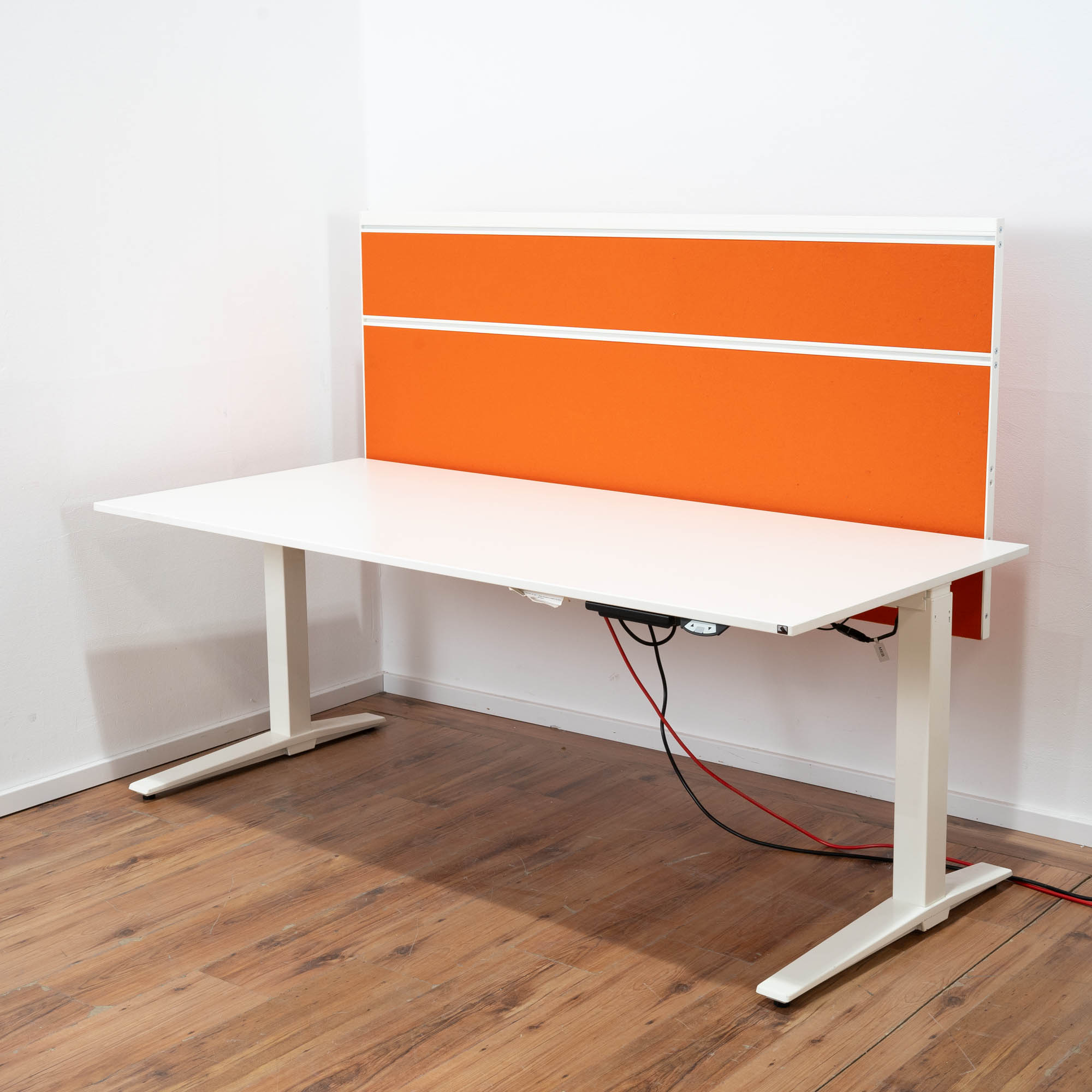 E-Schreibtisch Platte weiß - mit Akustik Trennwand - Maße: 180 x 80 cm