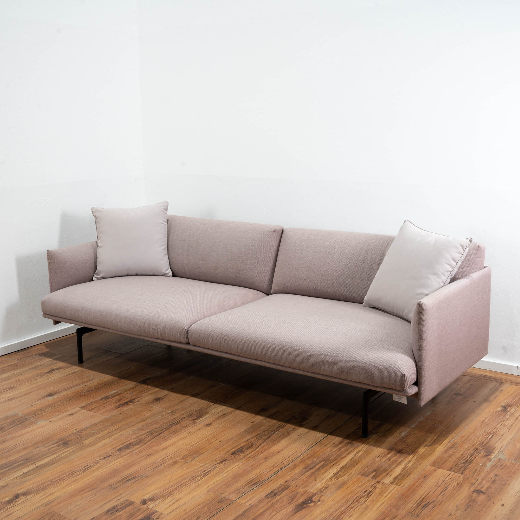 Sofa "Outline" 2-3 Sitzer - 4-Fußgestell
