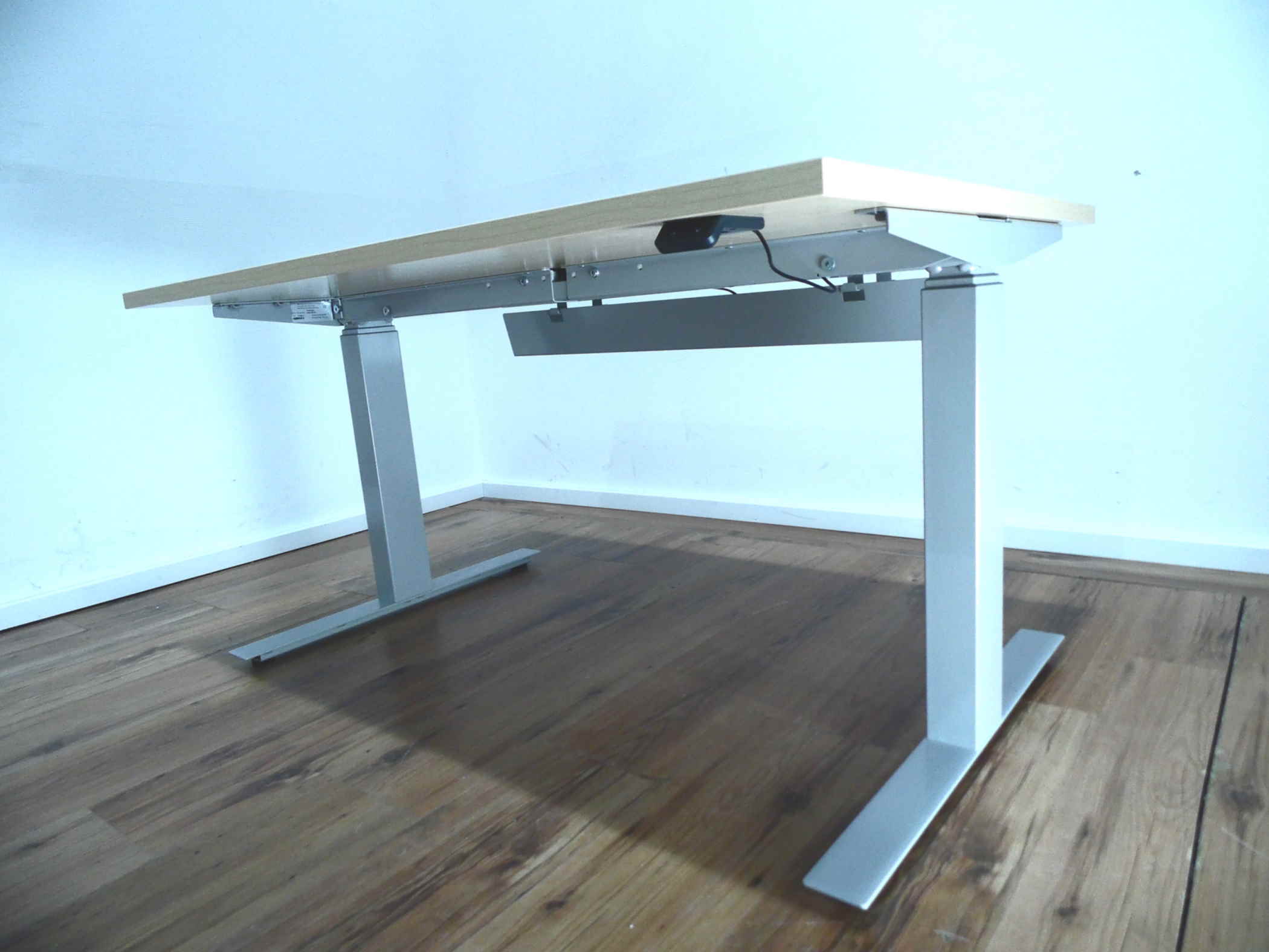 E-Schreibtisch Cloud - 120x80cm in ahorn - T-Fußgestell silber