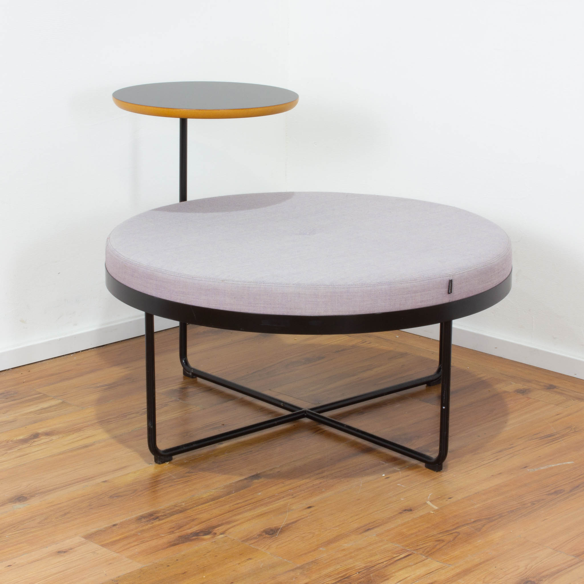 Johanson Design "Shima" Hocker mit einem Tisch - ø 90 cm - lila
