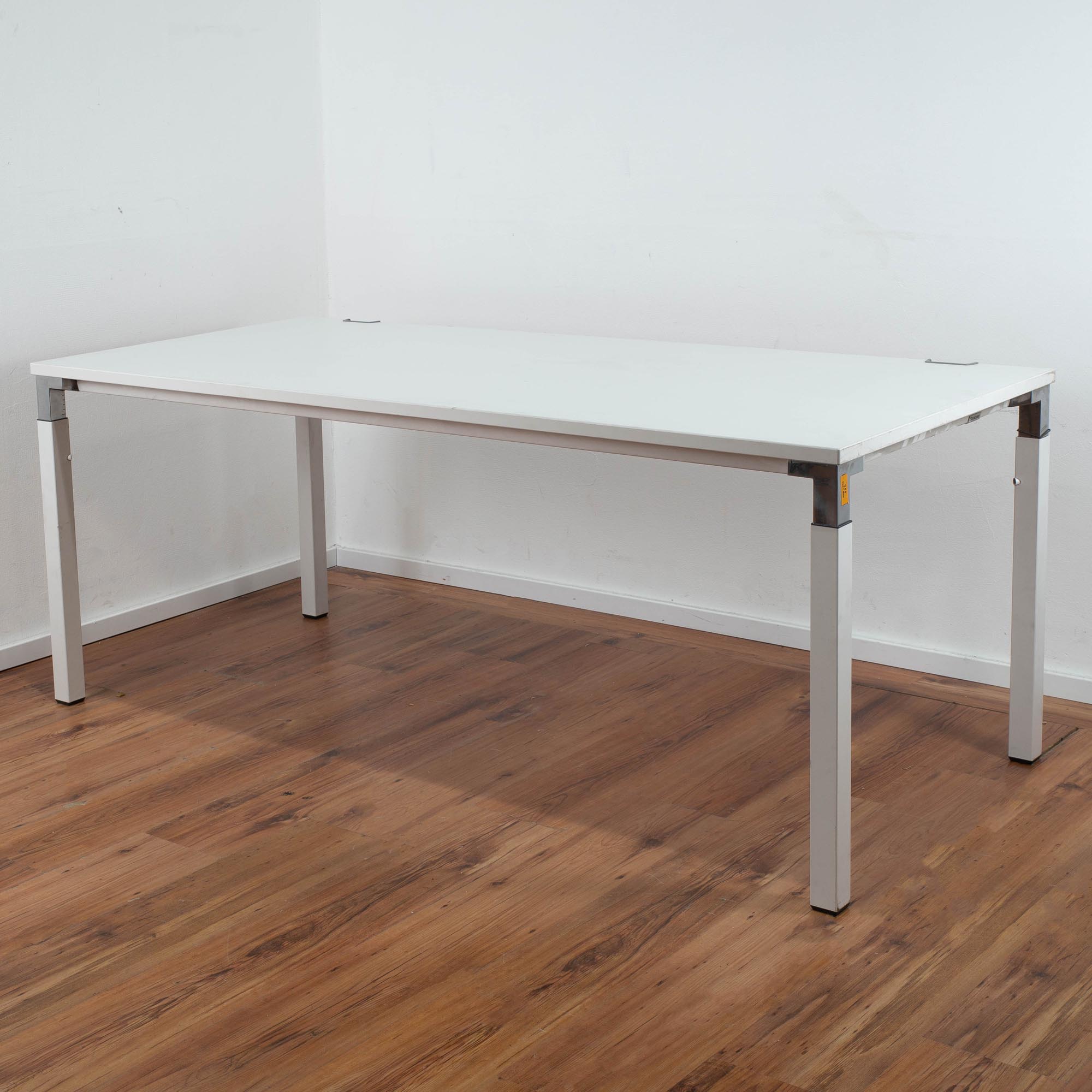 Steelcase Schreibtisch weiß - 180 x 80 cm - 4-Fußgestell - manuell in der Höhe anpassbar 