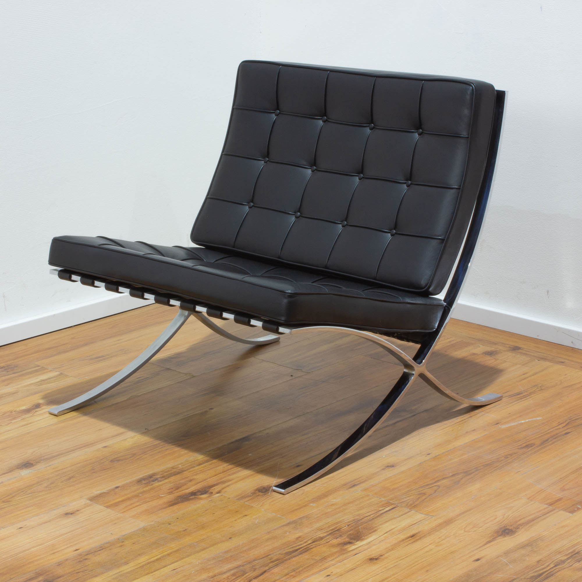 Knoll International Barcelona Chair Leder schwarz - Design by Ludwig Mies van der Rohe