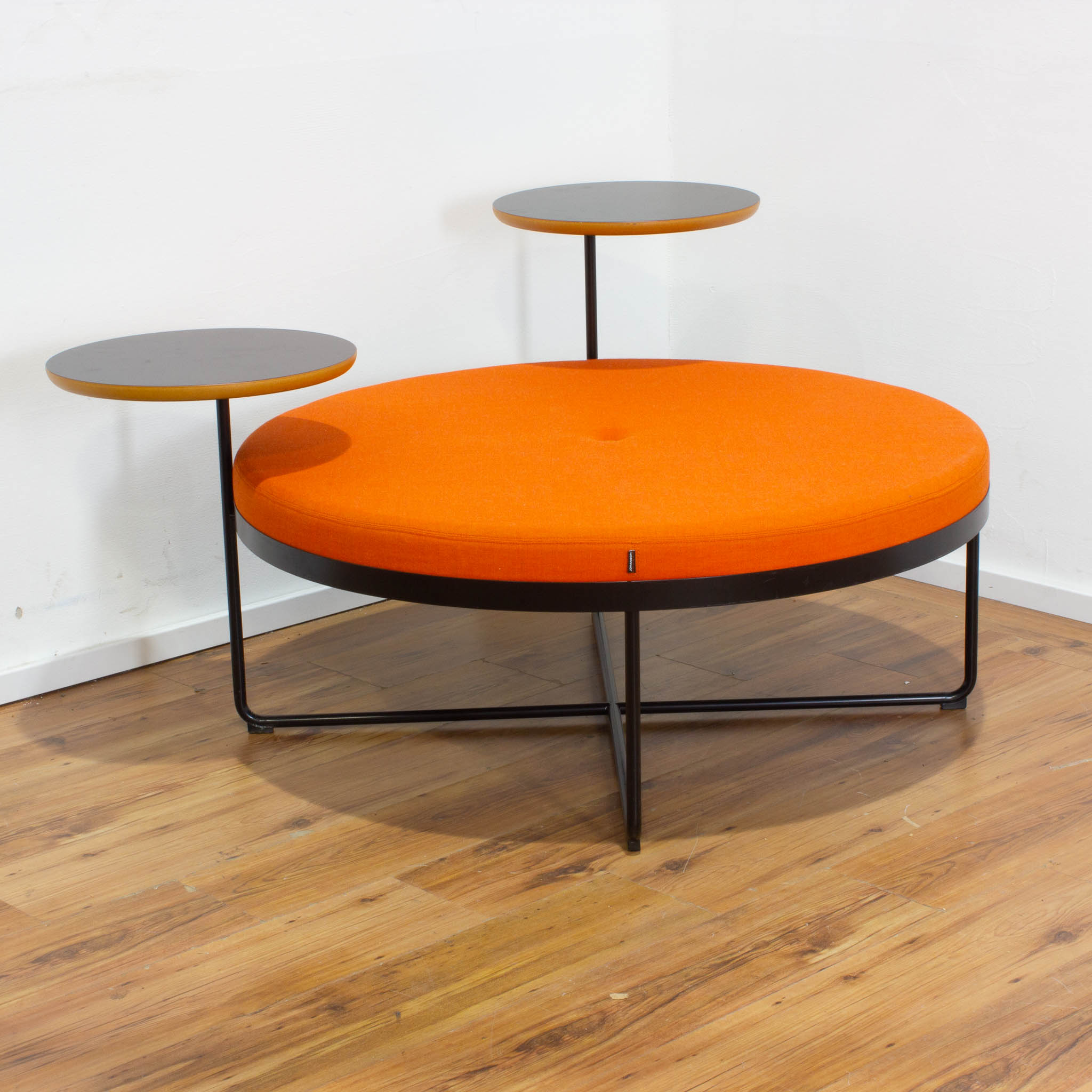 Johanson Design "Shima" Hocker mit 2 Tischen - ø 110 cm - orange