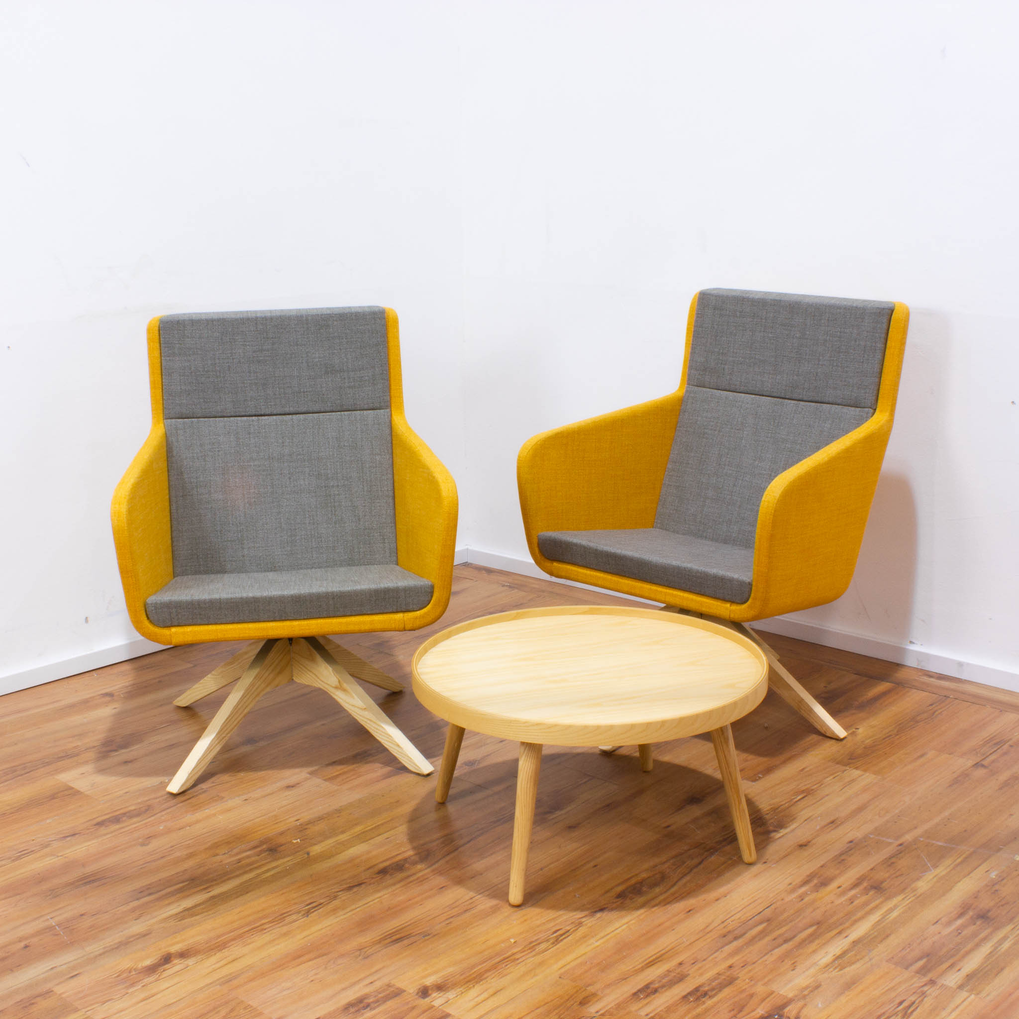 Conceptual Loungeset - 2 Sessel & 1 Beistelltisch - orange & grau