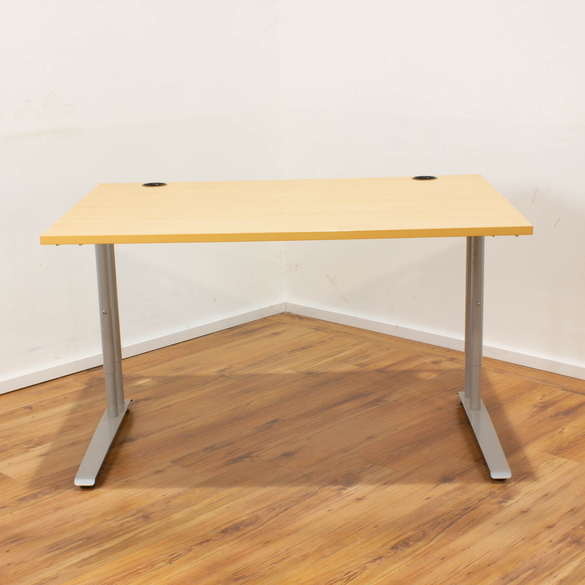 Schreibtisch 130x90 cm - Platte buche Gestell silber