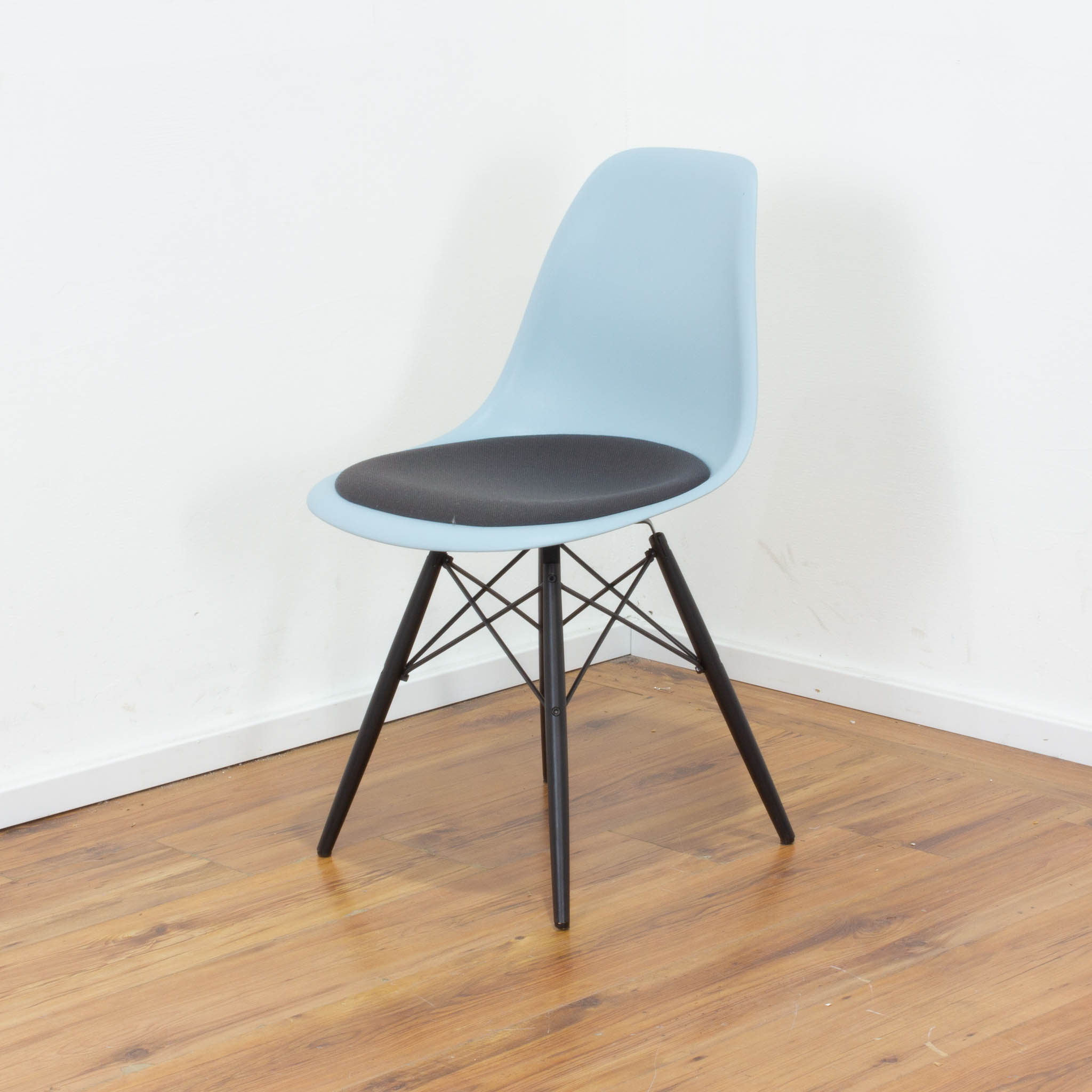 Vitra Eames Plastic Chair Besucherstuhl - blau + grau