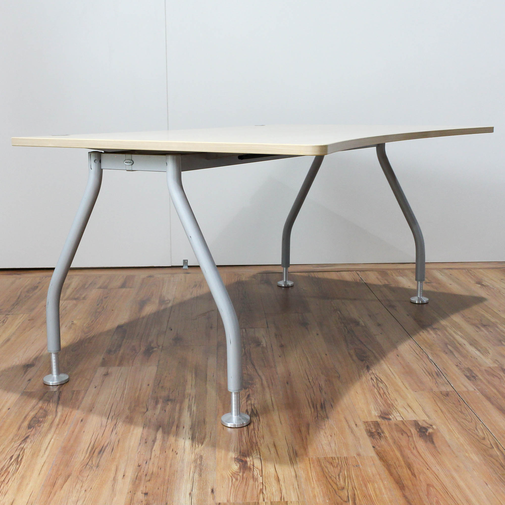 Werndl Schreibtisch - 160x100cm CP-Form in Ahorn - A-Fußgestell in silber
