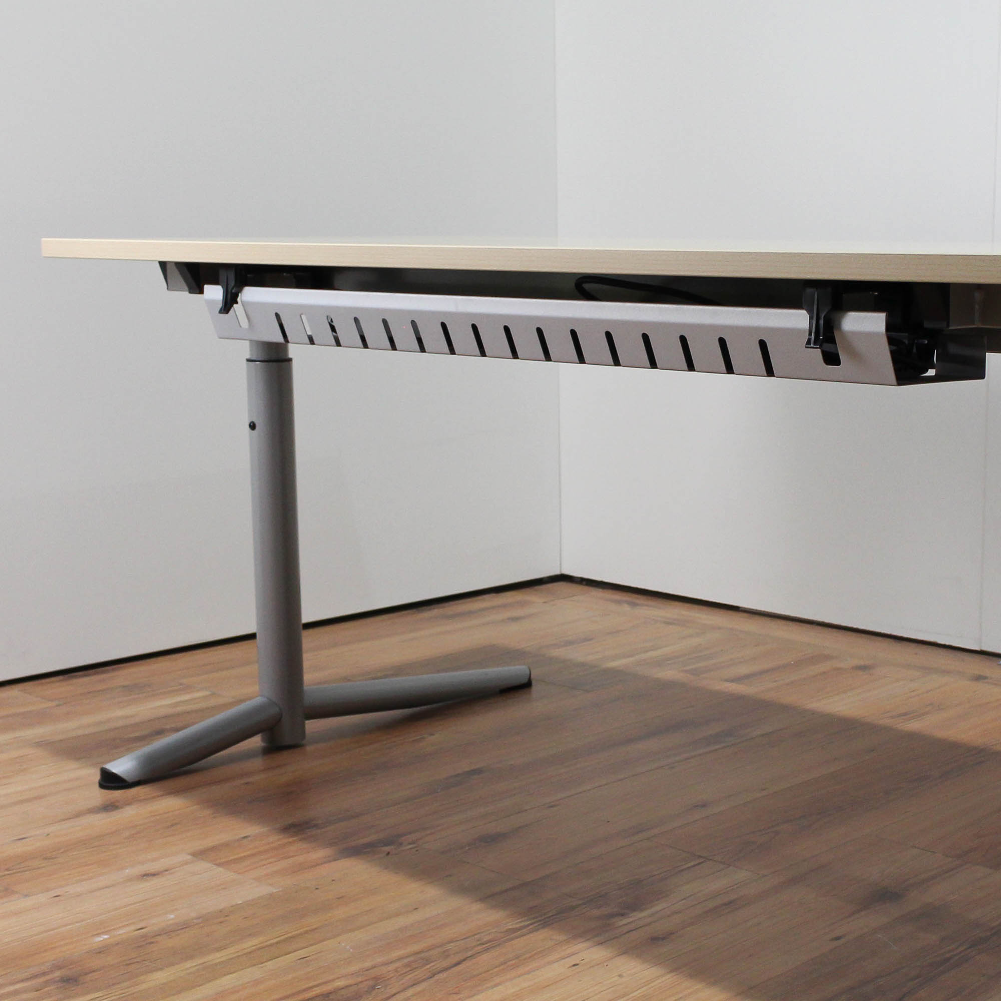 OKA Schreibtisch - 160x80cm in Ahorn - C-Fußgestell silber