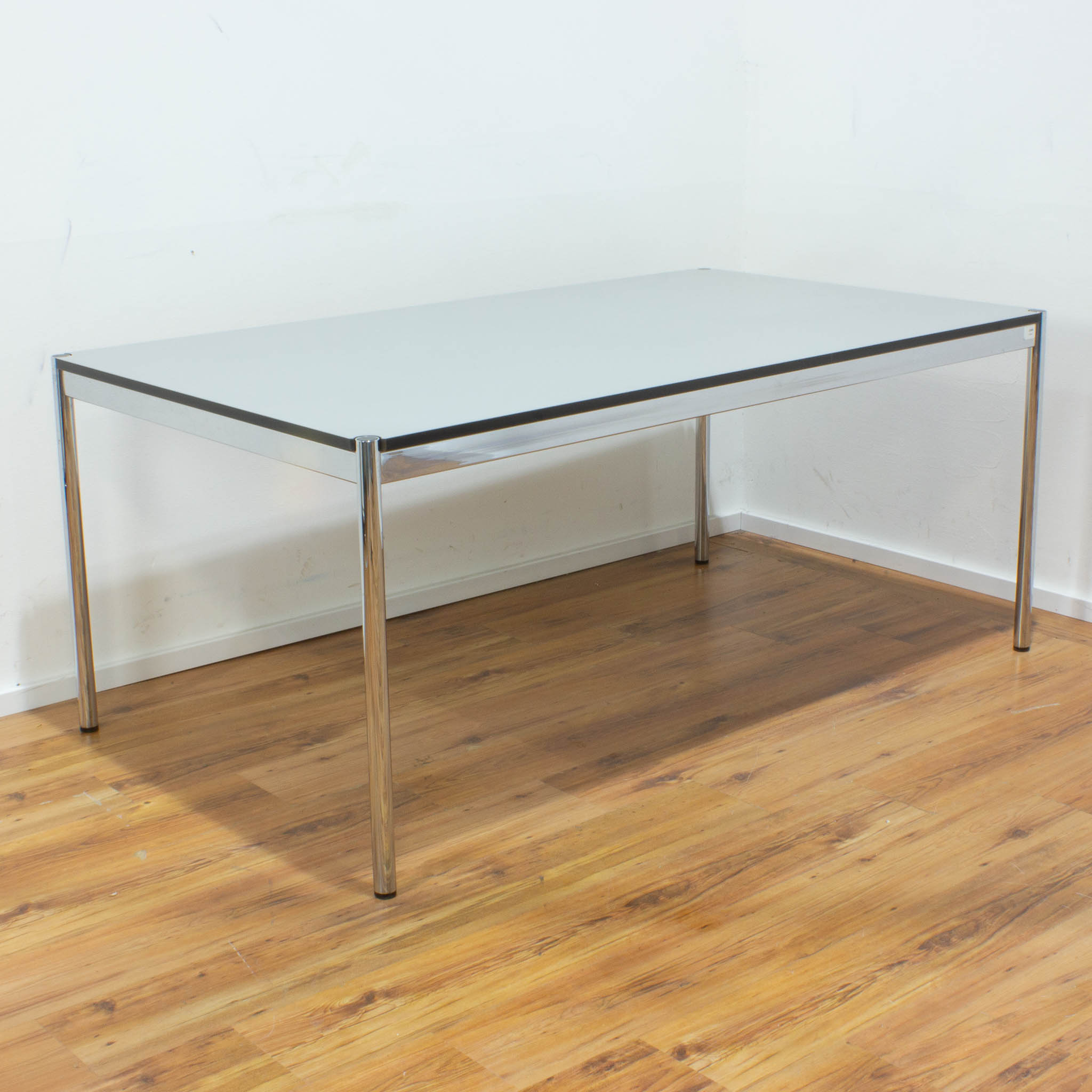 USM Haller Schreibtisch - Tischplatte silber - gebraucht - 175 x 100 cm 