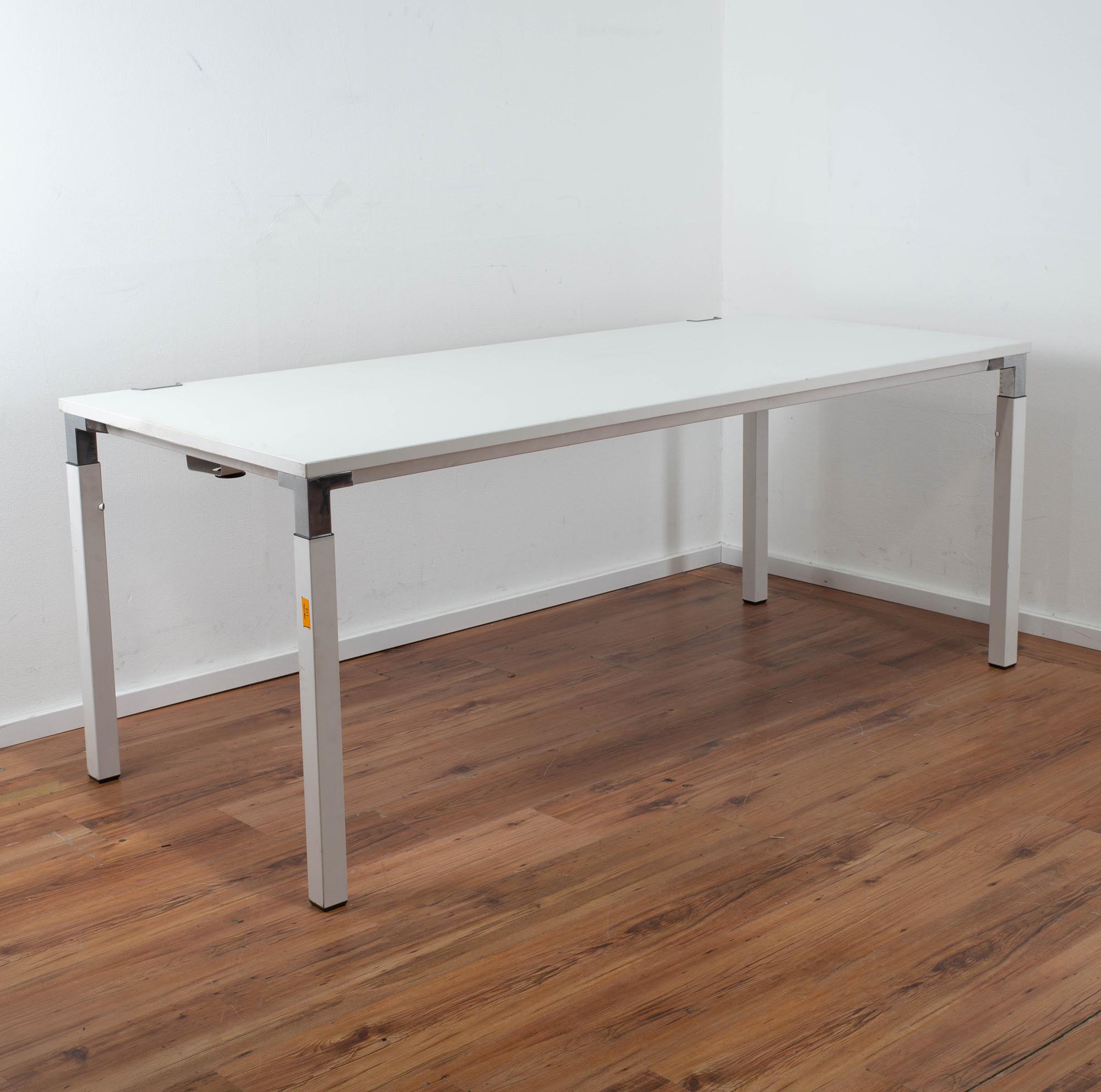 Steelcase Schreibtisch weiß - 180 x 80 cm - 4-Fußgestell - manuell in der Höhe anpassbar 