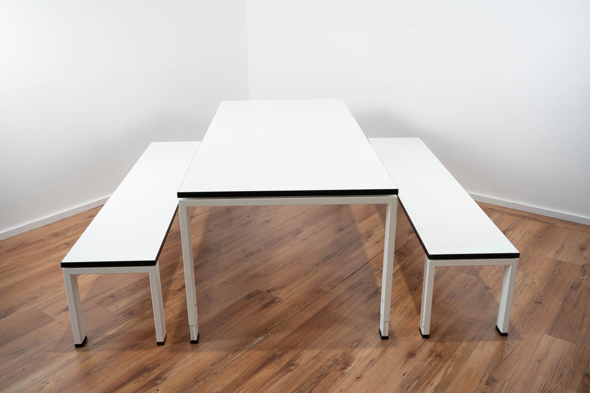 Vario Sitzgruppe weiß - Umleimer schwarz - bestehend aus 1x Tisch und 1x Sitzbank