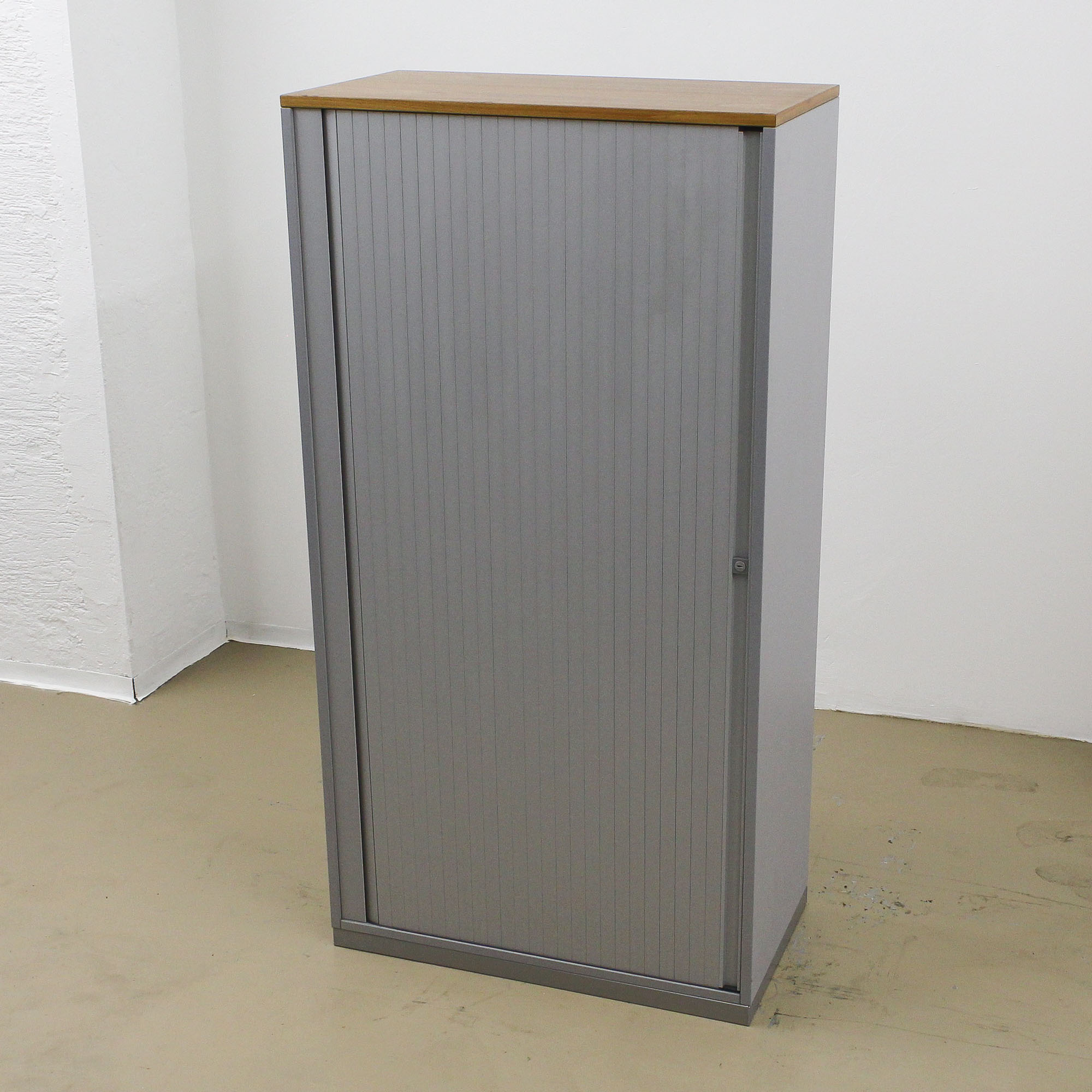 Steelcase Sideboard 4OH - Korpus in silber - Deckplatte nußbaum