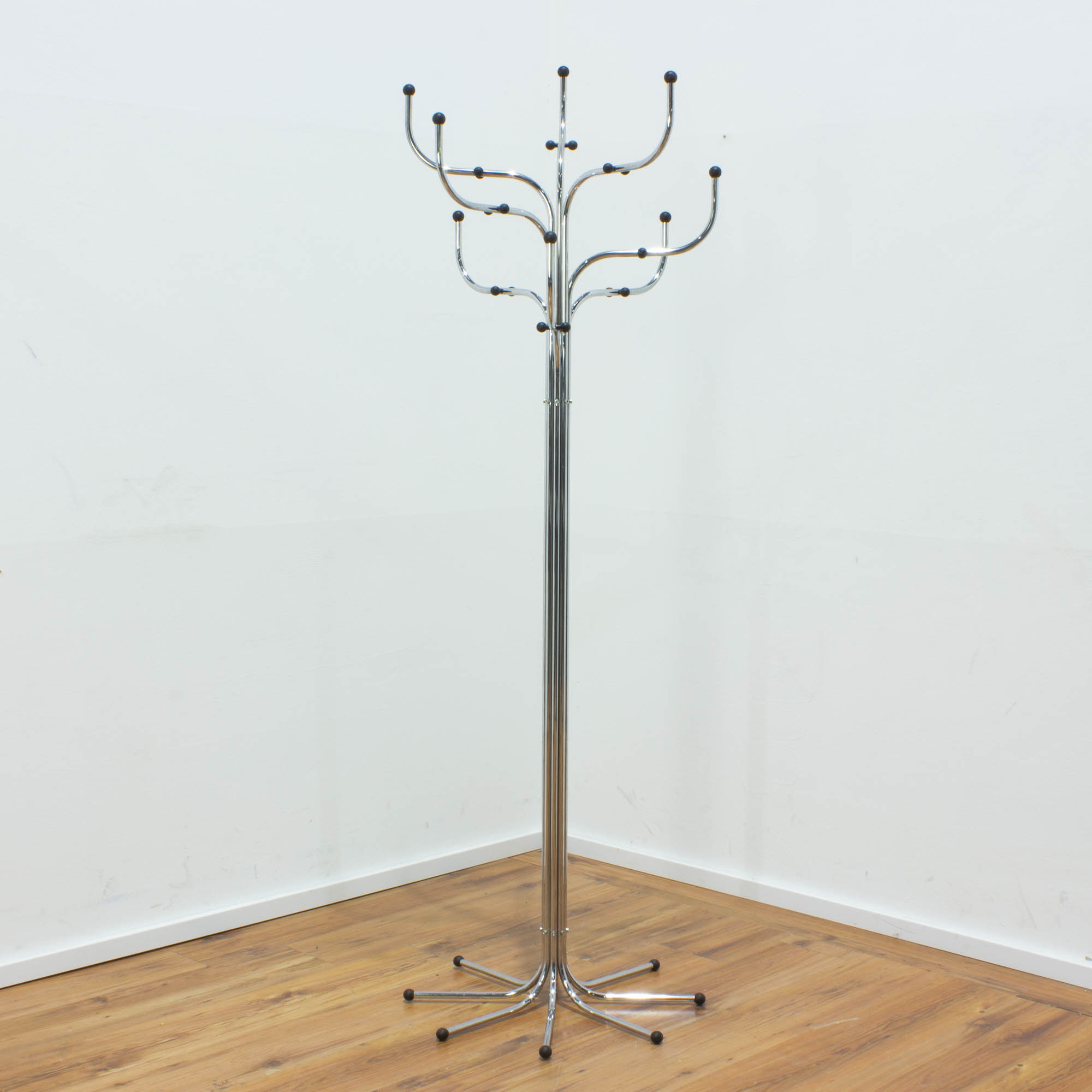 Fritz Hansen Garderobe "Coat Tree" - verchromt glänzend