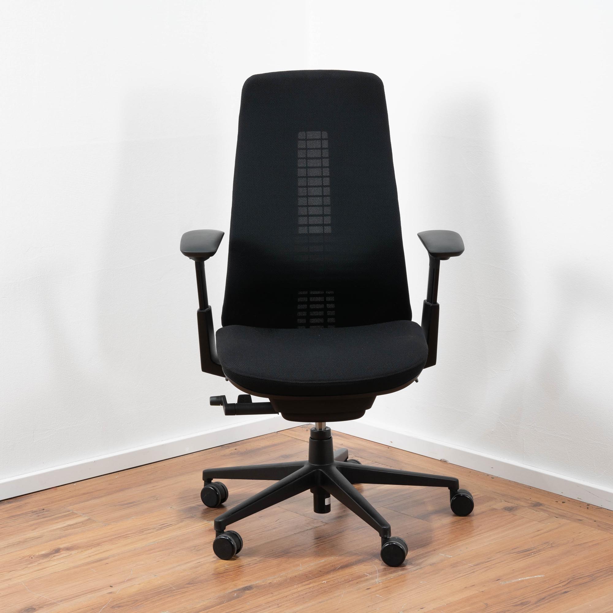 Haworth "Fern" Bürodrehstuhl Polster schwarz - Netz-Rückenlehne schwarz mit einstellbarer Lordosen Stütze - 3D Armlehnen 