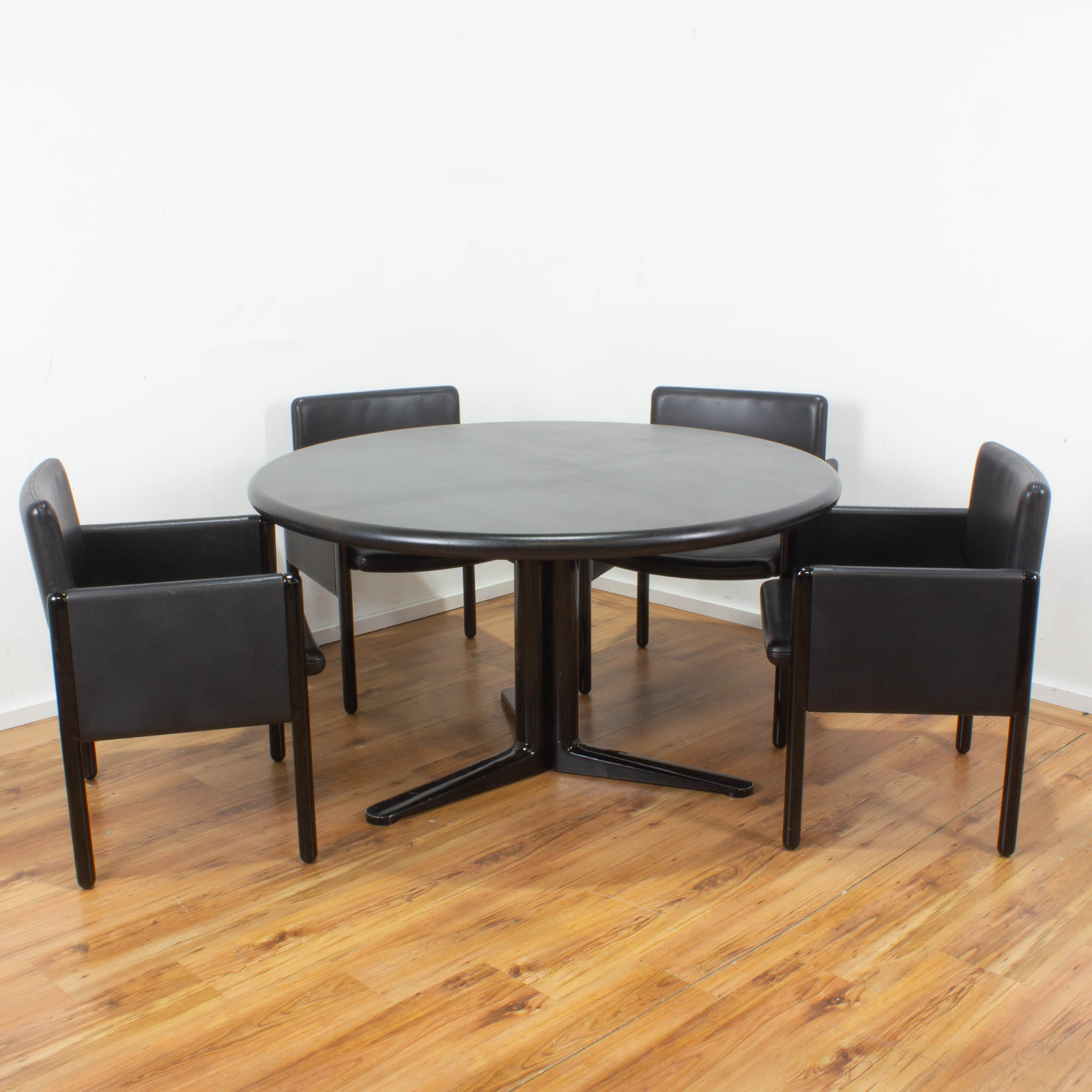 Knoll Konferenz-Set - 1 runder Tisch - 4 Stühle