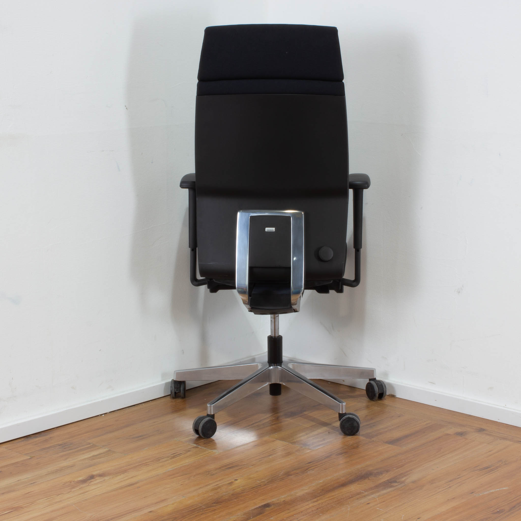 Interstuhl Bürodrehstuhl schwarz - mit integrierter Kopfstütze 