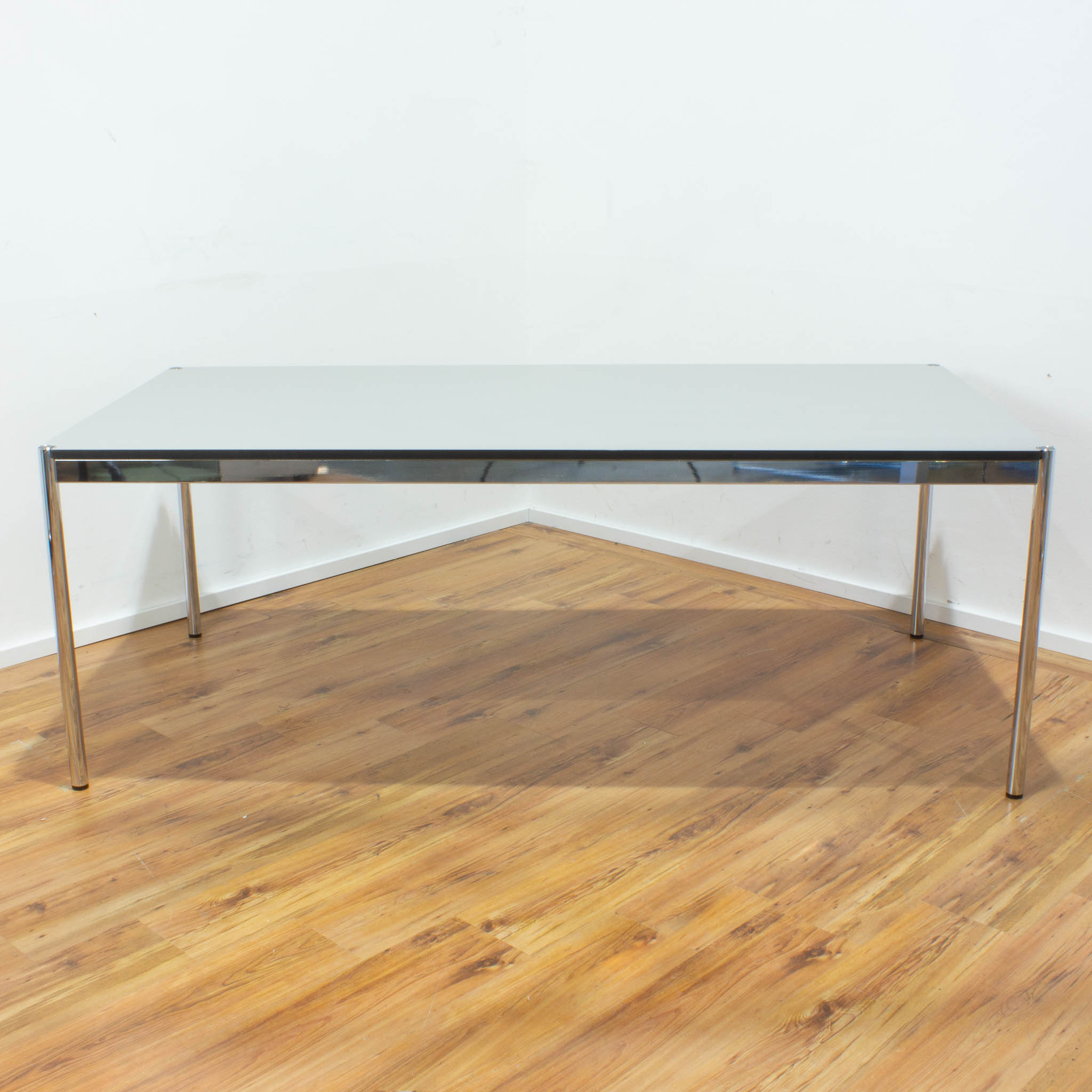 USM Haller Schreibtisch - Tischplatte silber - gebraucht - 200 x 100 cm 
