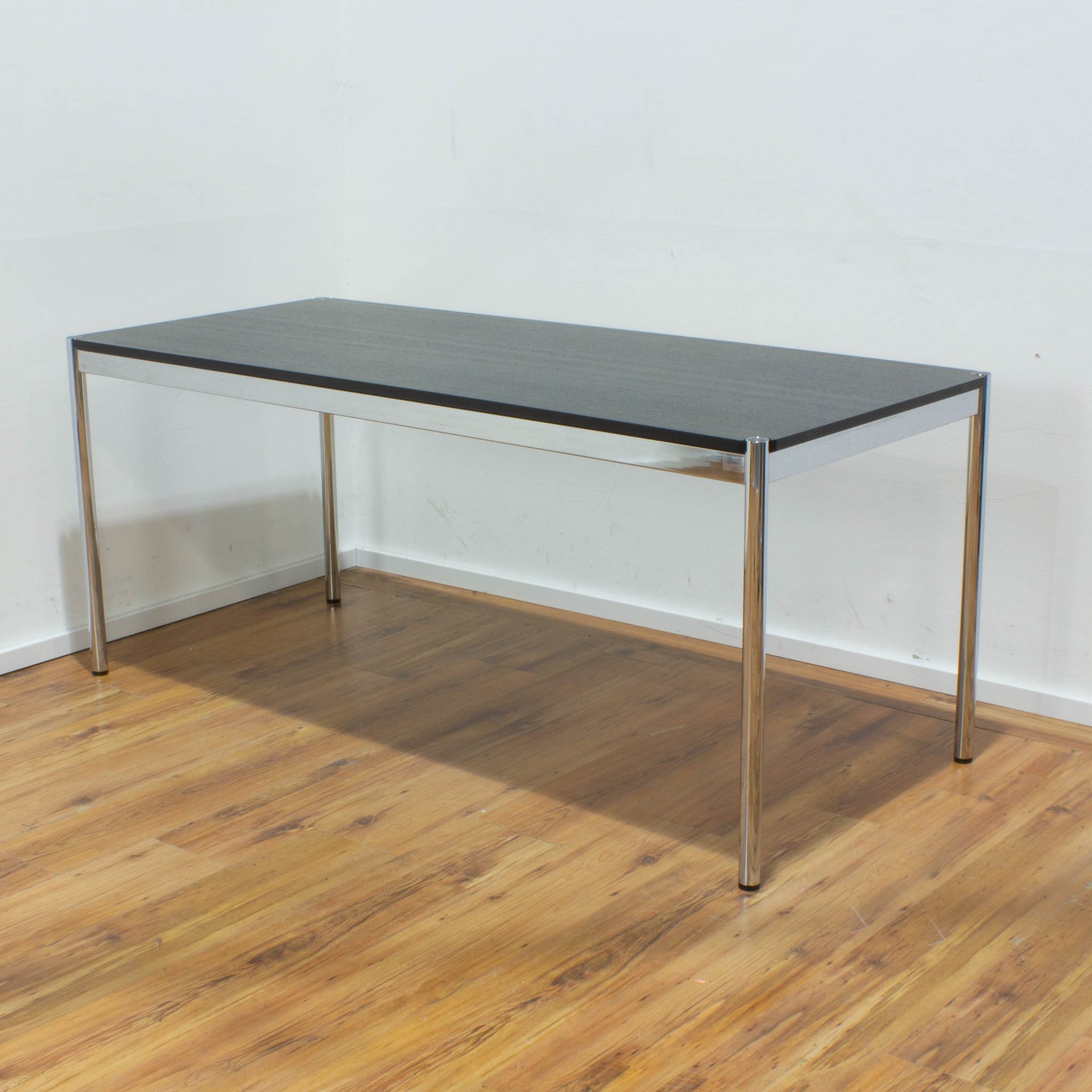 USM Haller Schreibtisch - Tischplatte eiche schwarz - 175 x 75 cm