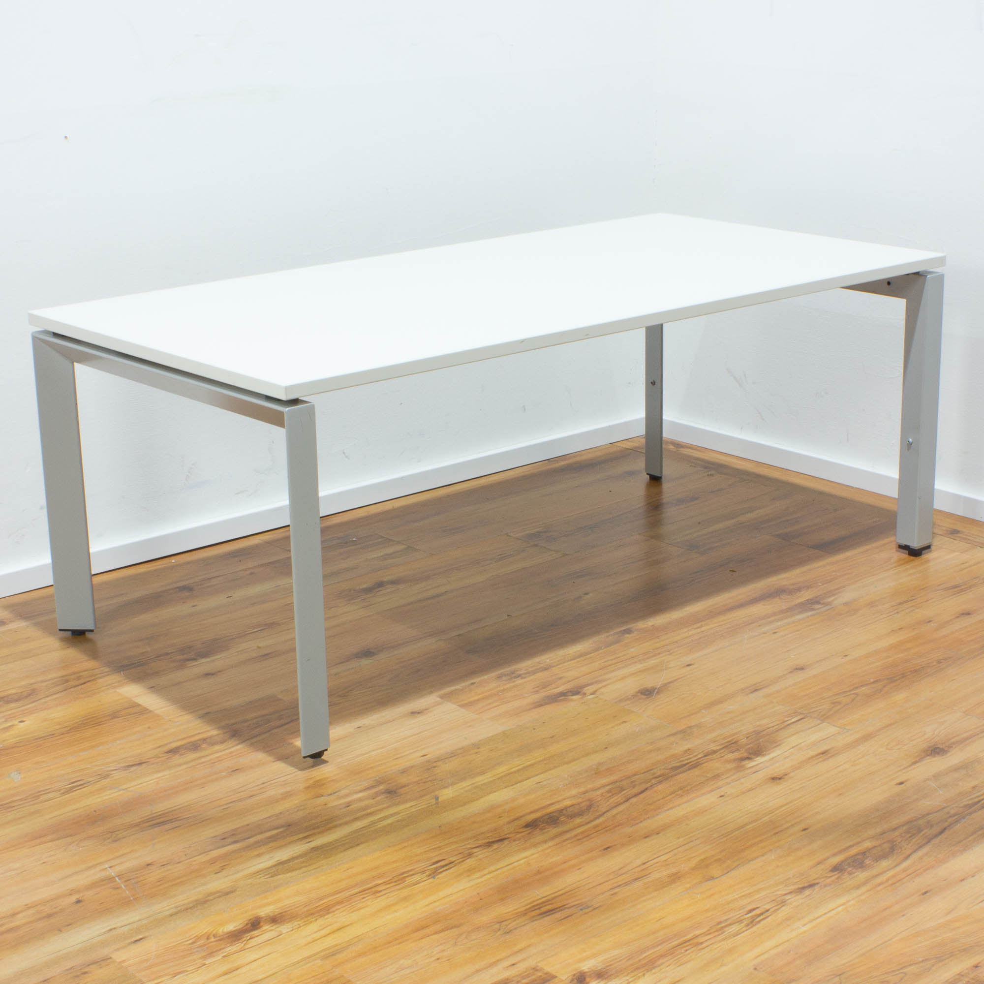 Steelcase Schreibtisch 160 x 80 cm - lichtgrau