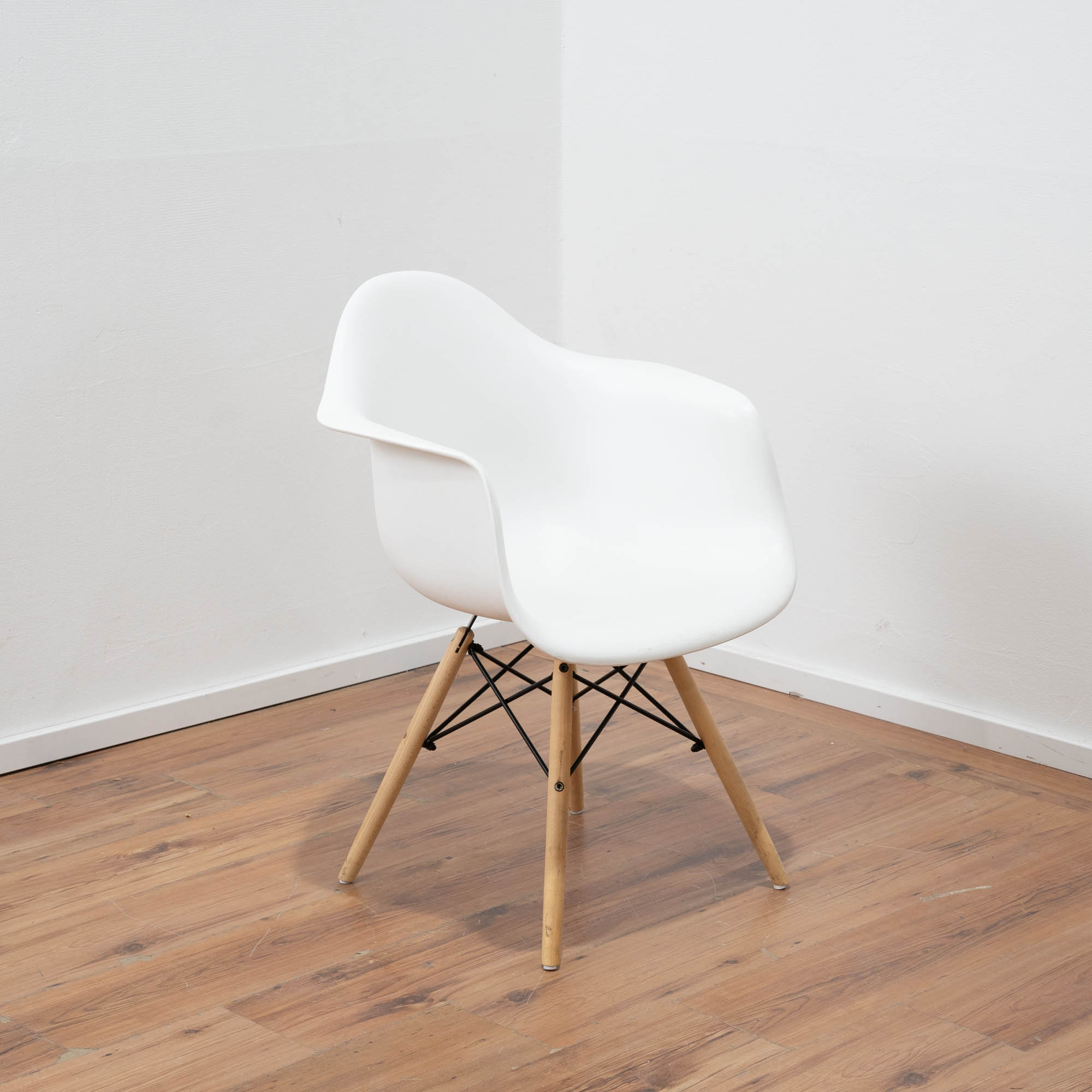 Schalensitz Stuhl Kunststoff weiß - 4-Fußgestell Buche