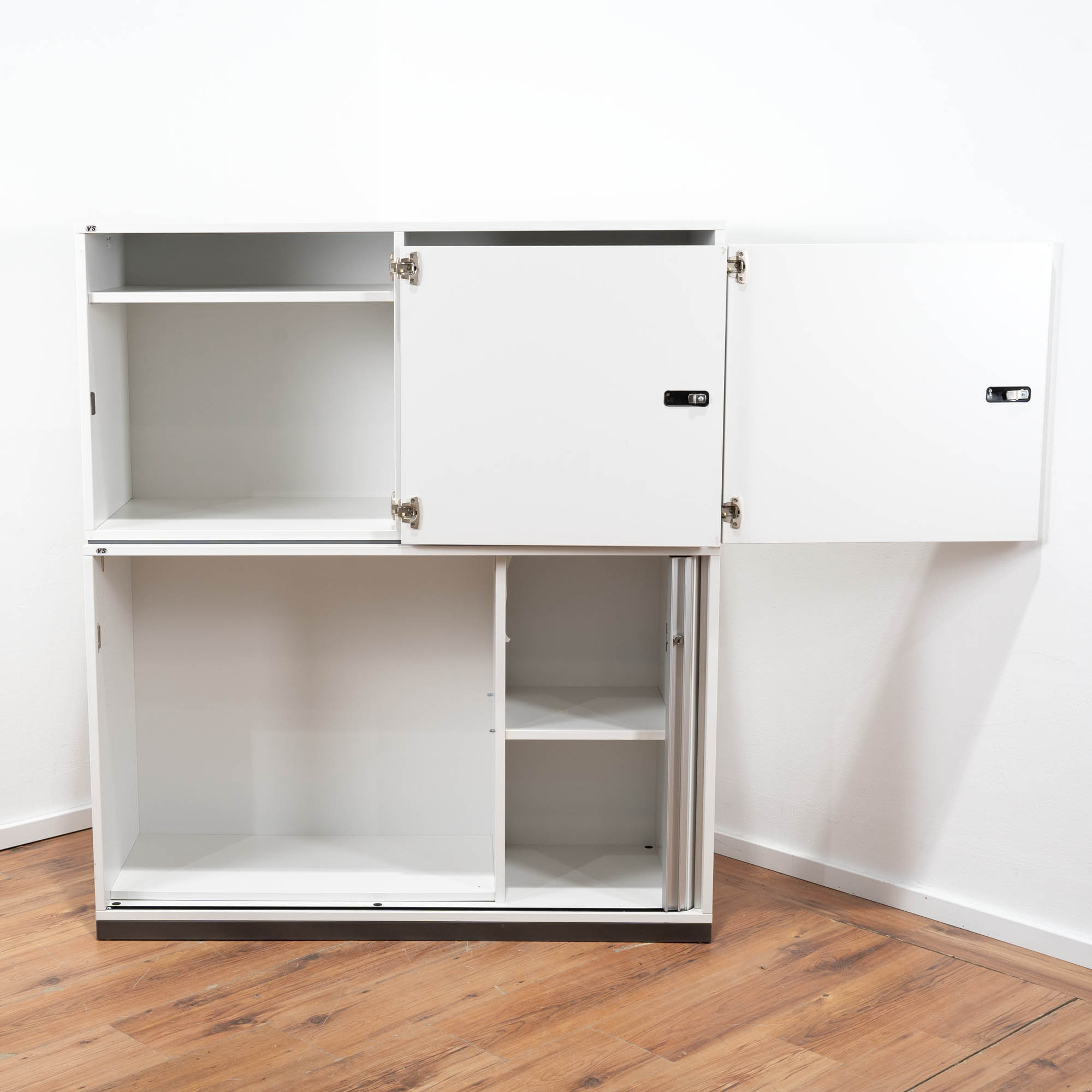 VS Möbel Schließfachschrank weiß 140 x 120 x 48 cm - 2 Türen - 1 Querrollladen 
