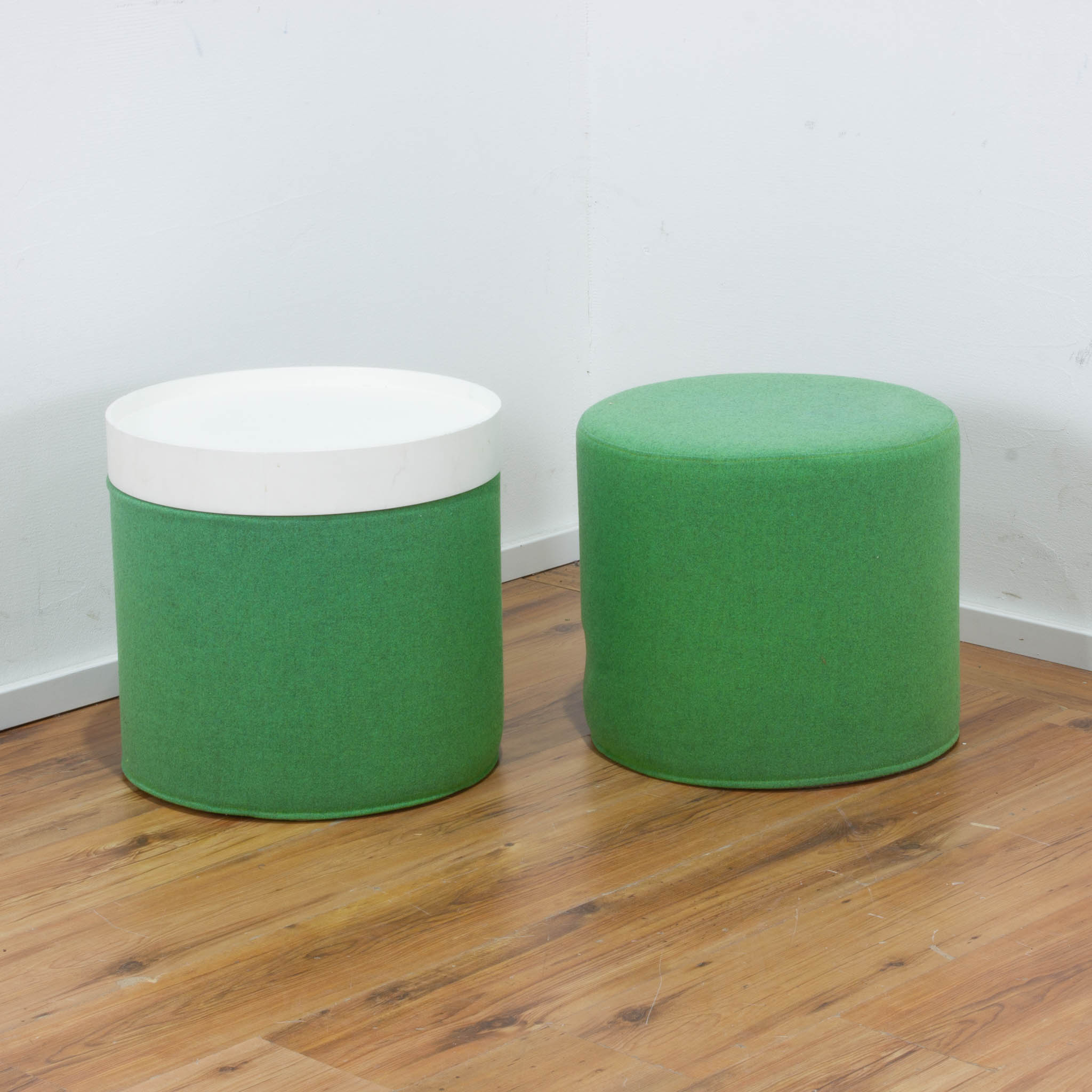 Softline Hocker "Drum" rund - Stoff grün - 2-teilig mit Tischaufsatz weiß 