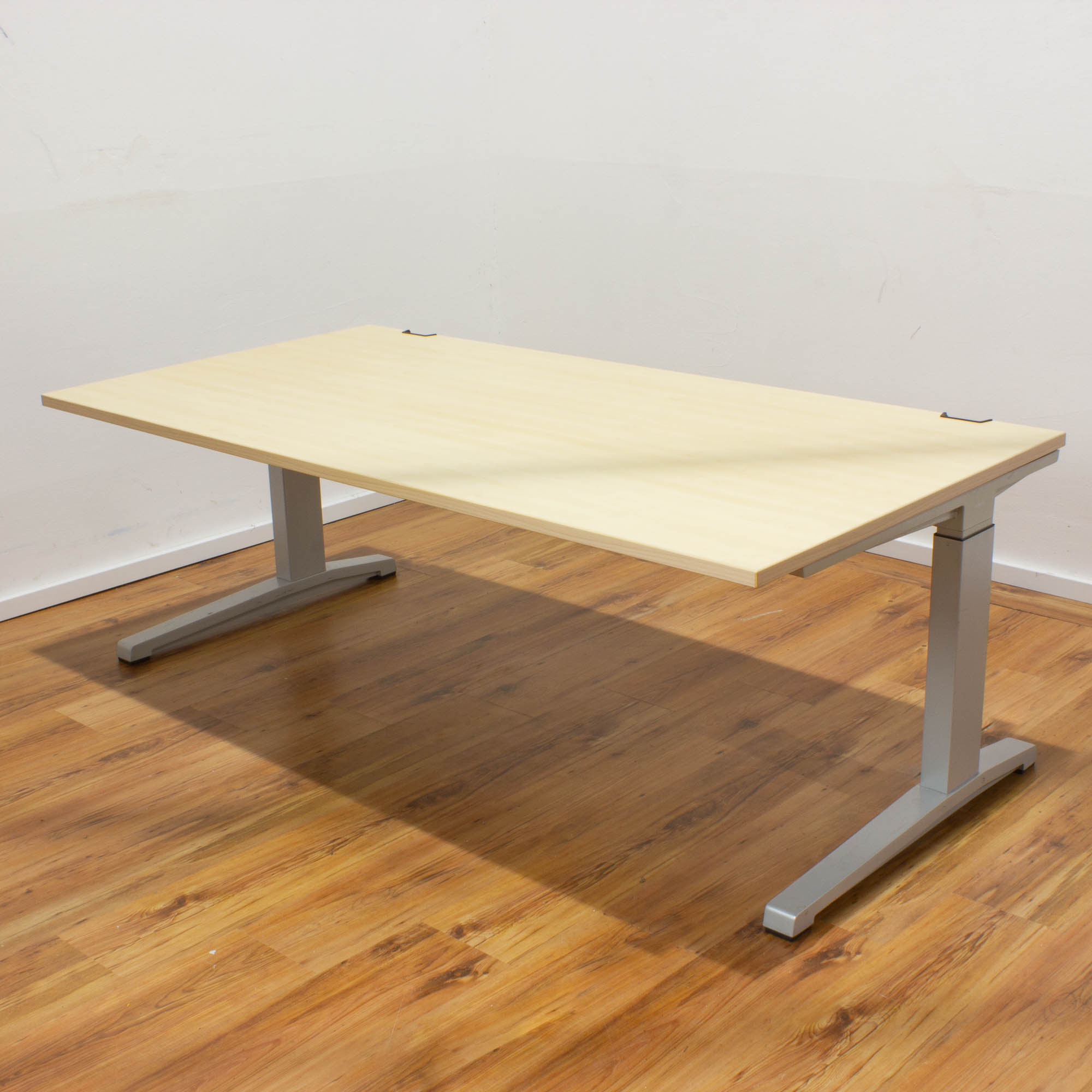 Steelcase Activa - Schreibtisch - 180x90 - Platte Ahorn - C-Fuß Gestell silber