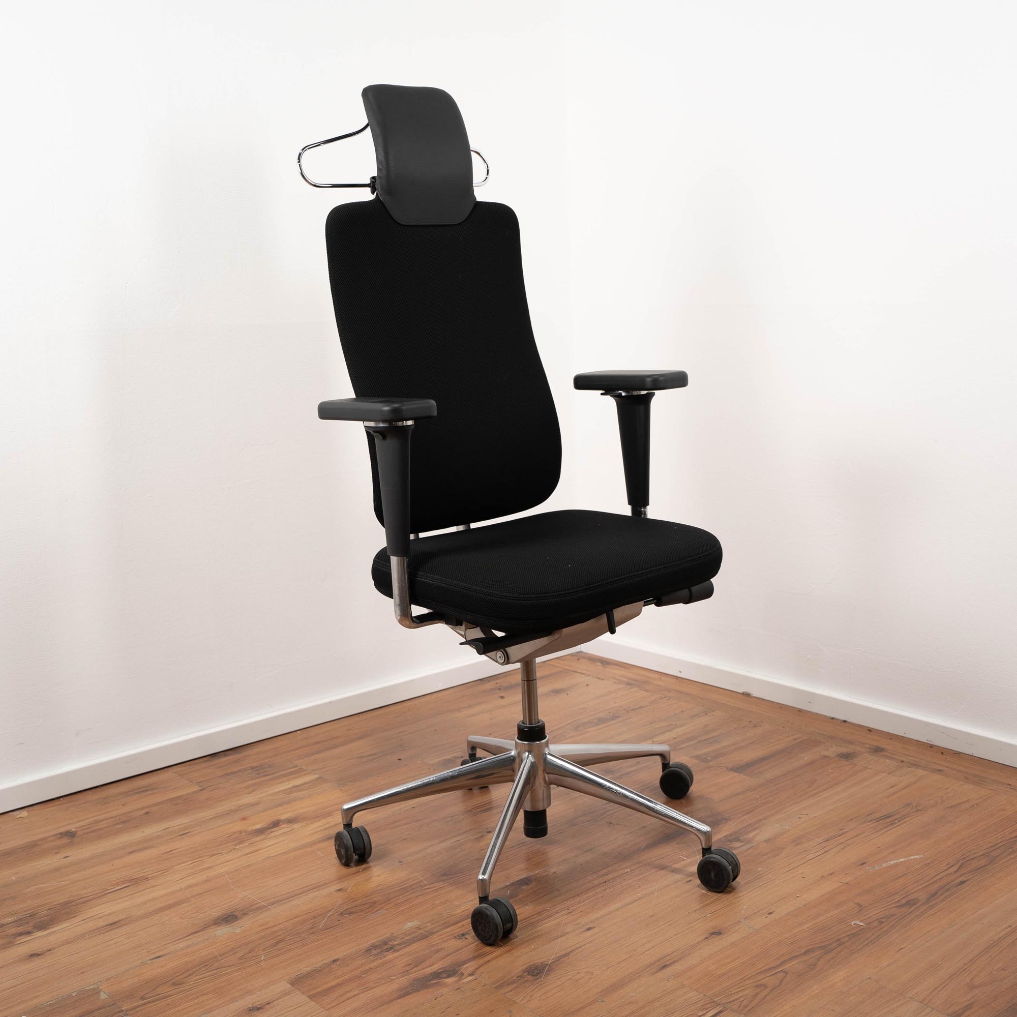 Vitra "Headline" Bürodrehstuhl schwarz mit Kleiderbügel - Chromgestell 