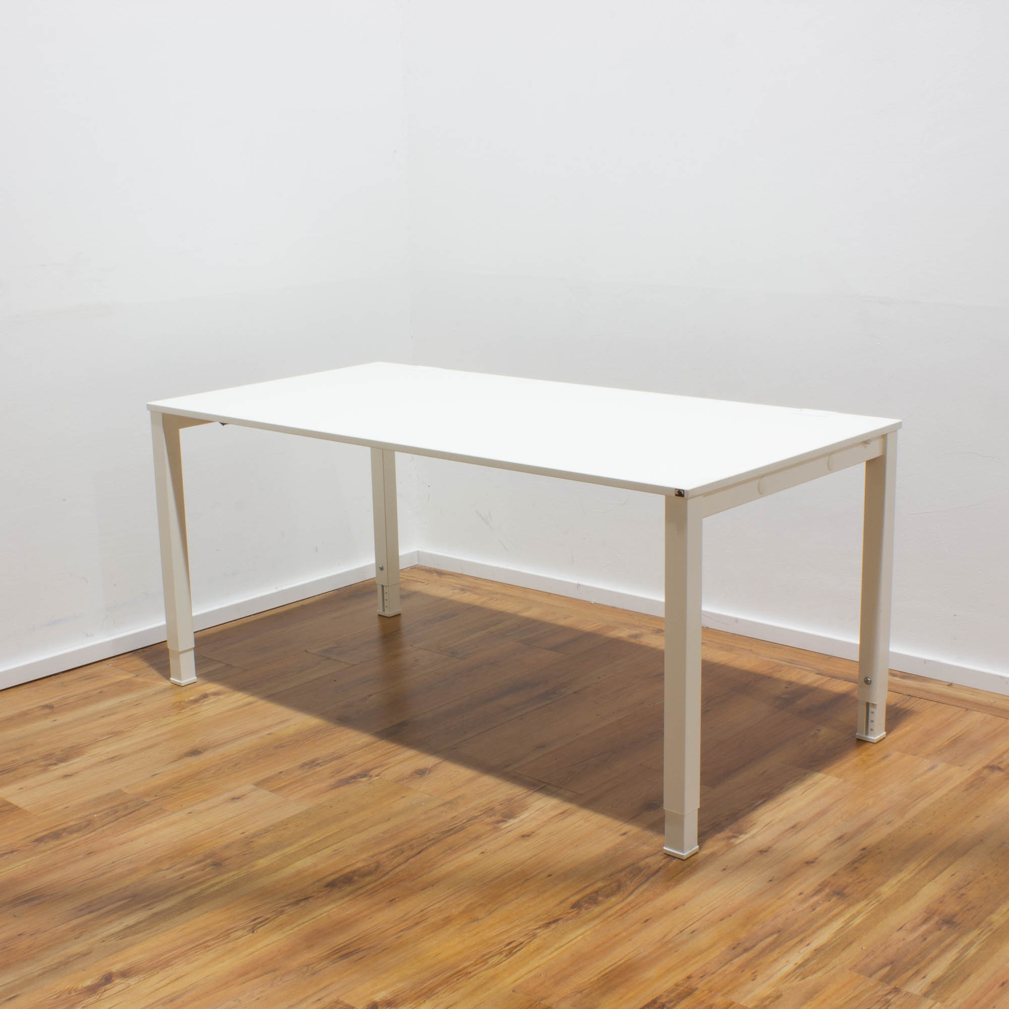 König & Neurath Schreibtisch weiß - 160x80cm - 4-Fußgestell weiß
