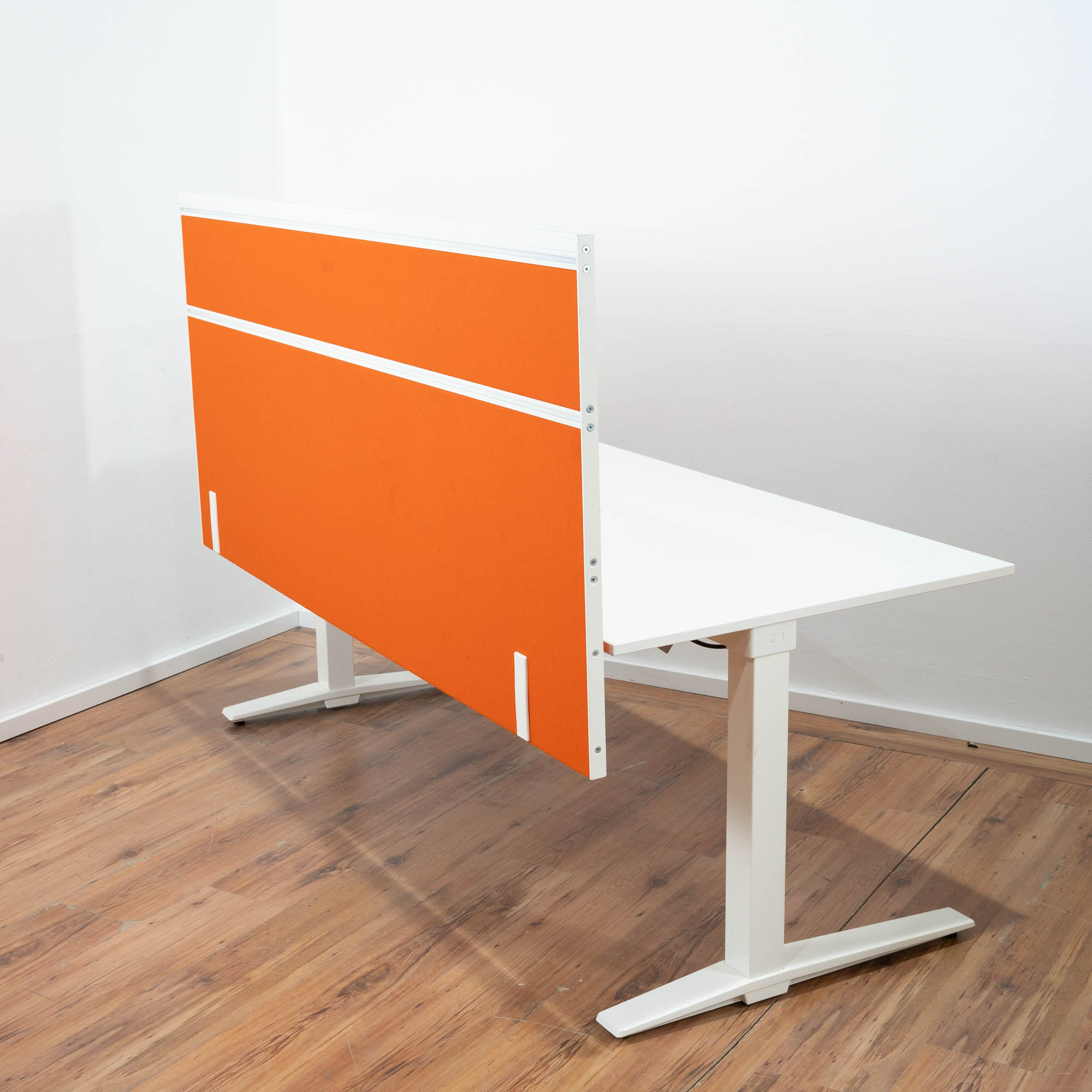 E-Schreibtisch Platte weiß - mit Akustik Trennwand - Maße: 180 x 80 cm